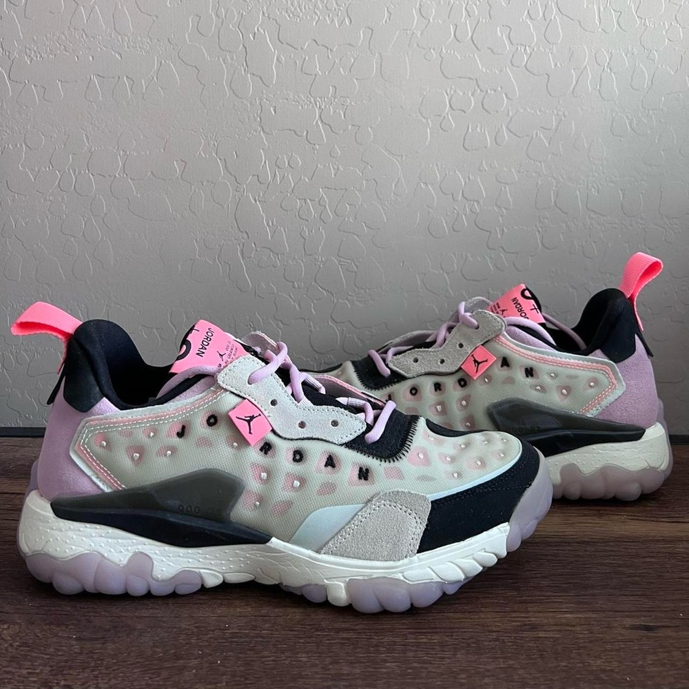 Jordan Delta 2 Black/Pink/Purple size 10.5 sold to me as a size 11